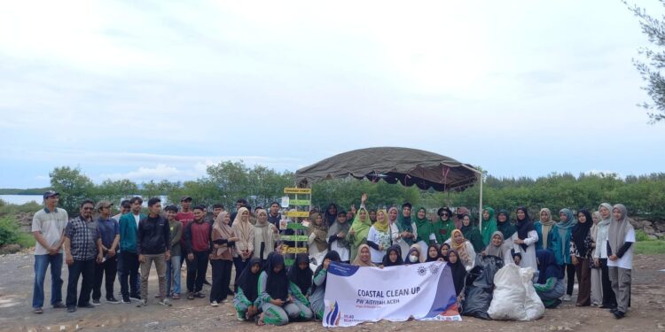 PW ‘Aisyiyah Aceh Gelar Coastal Clean Up di pantai Ulee lheue dalam Rangka Milad Muhammadiyah ke- 111