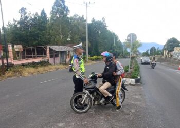 Pelajar Tak Pakai Helm, Kasat Lantas Polres Bener Meriah Beri Pesan Menyentuh