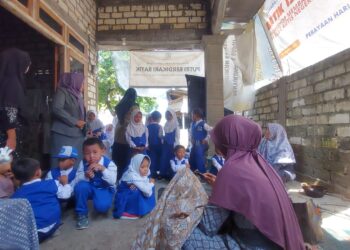 Anak TK di Tuban, Jawa Timur Belajar Membatik