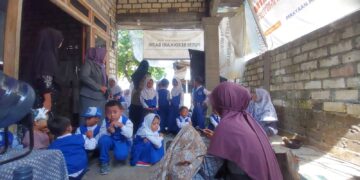 Anak TK di Tuban, Jawa Timur Belajar Membatik