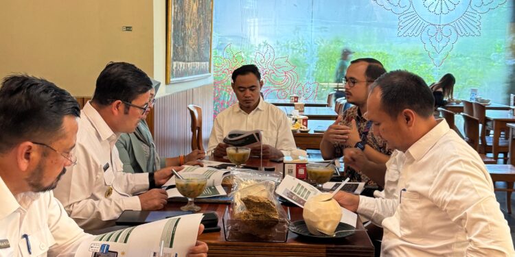 Bupati Haili Yoga Bahas Program Aceh Tengah Satu Data dan Transformasi Digital bersama Amazon Web Services (AWS)