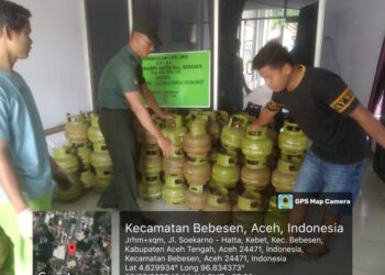 Babinsa koramil 02 / Bebesen komsos dan silahturahmi  dengan penjual gas elpiji di wilayah binaan