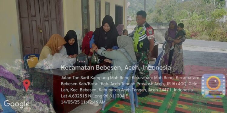 Pendampingan posyandu, wujud kepedulian babinsa koramil 02 / Bebesen terhadap kualitas kesehatan masyarakat
