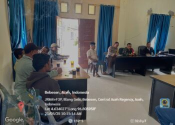 Tingkatkan kerja sama yang baik babinsa Koramil 02 / Bebesen komsos bersama perangkat desa