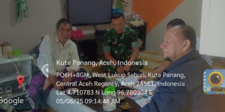 Babinsa 02 / Bebesen bangun komsos kepada masyarakat, untuk tetap menjaga kesehatan