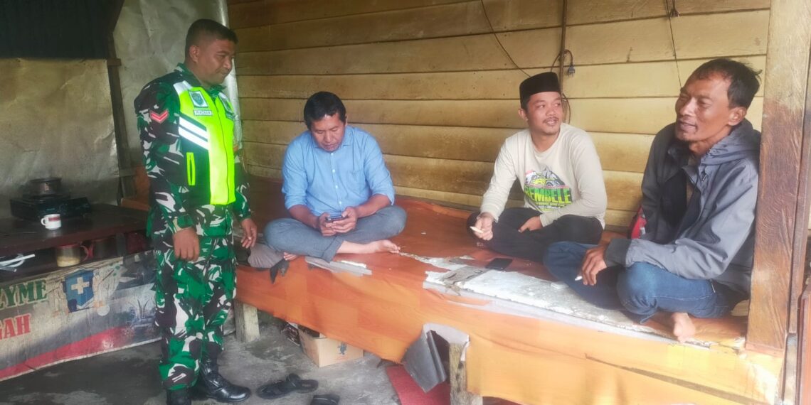 Babinsa koramil 02 / Bebesen komsos minta warga waspadai cuaca ekstrem