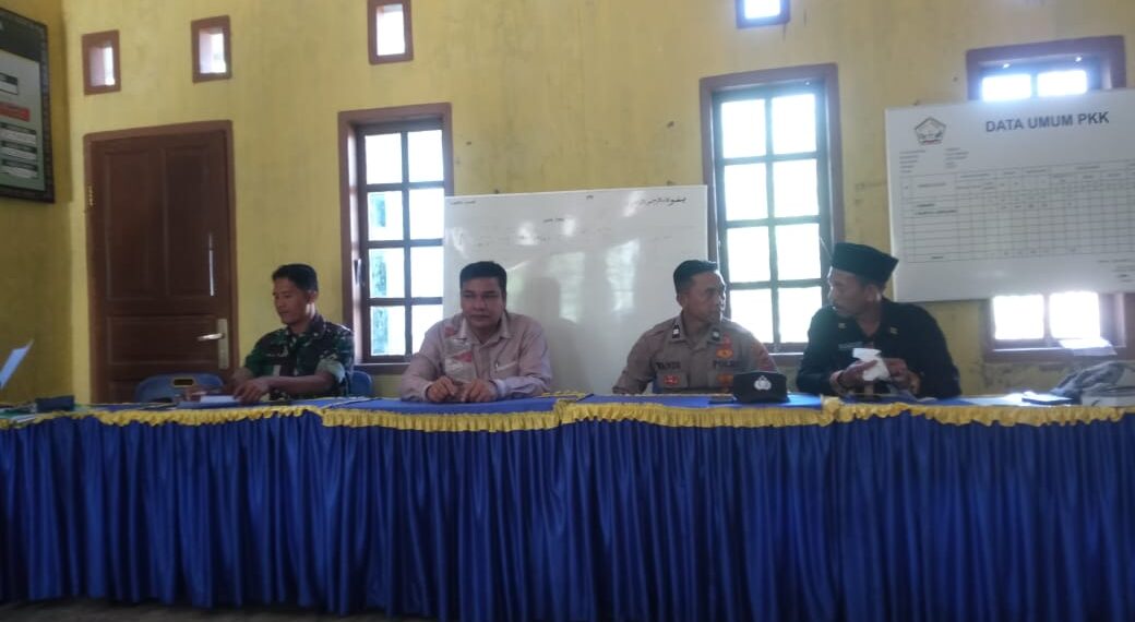 Babinsa Koramil 02 / Bebesen hadiri acara lokal karya mini lintas sektor di wayah desa binaan