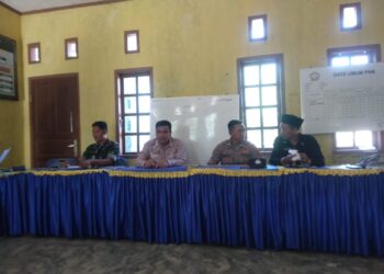 Babinsa Koramil 02 / Bebesen hadiri acara lokal karya mini lintas sektor di wayah desa binaan