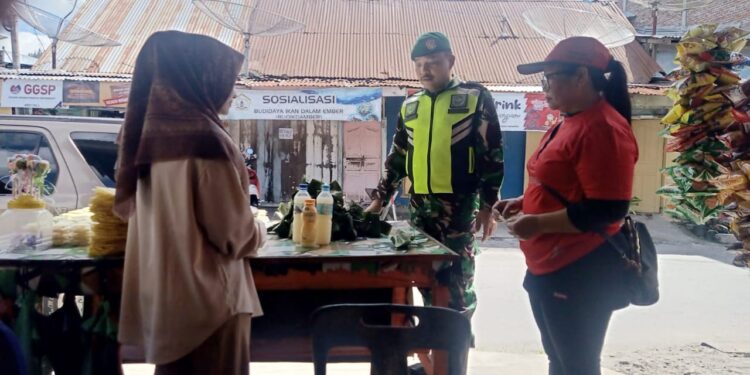 Tanpa mengenal waktu dan tempat babinsa koramil 02 / Bebesen terus lakukan komsos di wilayah binaan