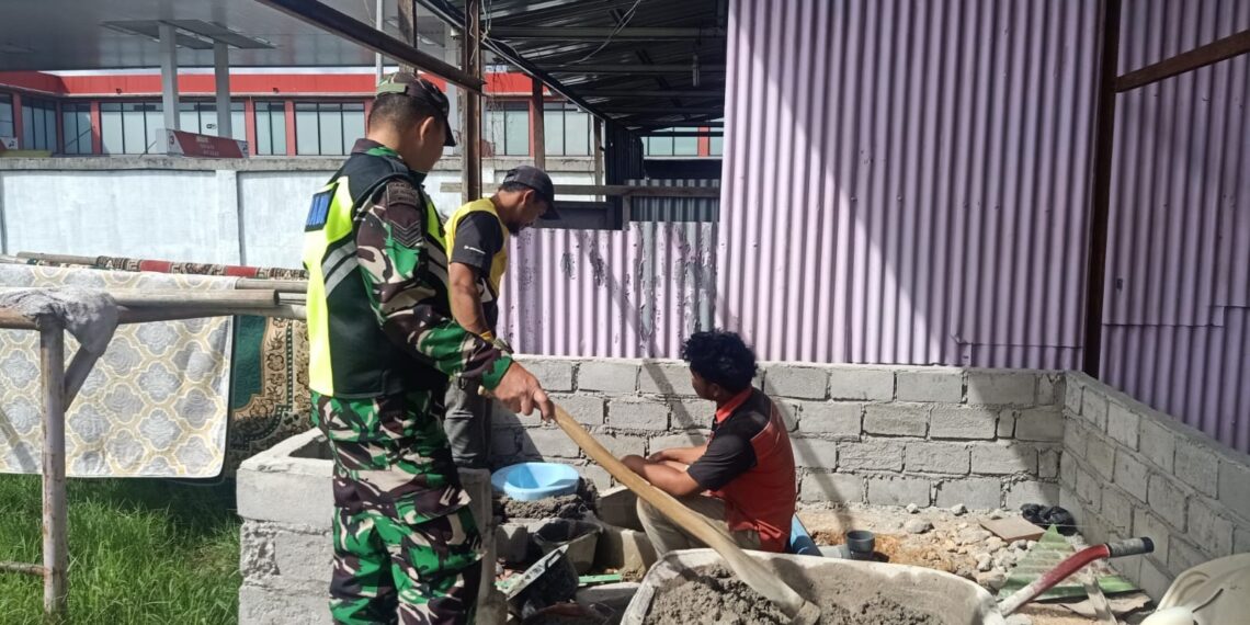 PERKUAT SILATURAHMI BABINSA KORAMIL 02/BEBESEN KOMSOS BERSAMA PEKERJA BANGUNAN