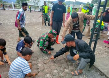 Kehangatan jumat bersih, babinsa koramil 02 / Bebesen bersihkan masjid al munawarah