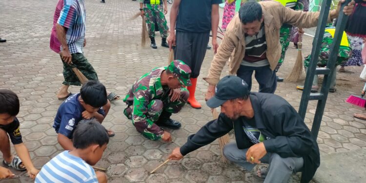 Kehangatan jumat bersih, babinsa koramil 02 / Bebesen bersihkan masjid al munawarah
