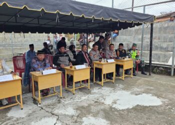 Sinergitas babinsa koramil 02 / Bebesen dan bhabinkamtibmas pengamanan pelaksanaan pemilihan kepala desa di desa binaan