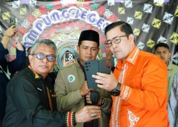 Menteri Transmigrasi M. Iftitah Sulaiman Video Call Bupati Haili Yoga Terkait Komitmen Mendukung Tim Ekspedisi Patriot