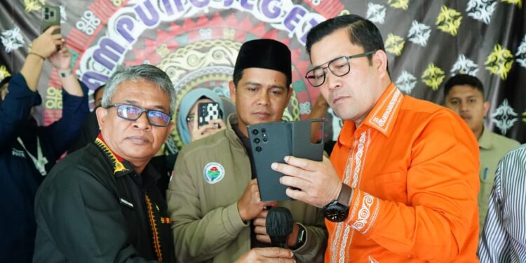 Menteri Transmigrasi M. Iftitah Sulaiman Video Call Bupati Haili Yoga Terkait Komitmen Mendukung Tim Ekspedisi Patriot