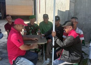 Di hari libur babinsa koramil 02 / Bebesen tetap jalin keakraban laksanakan komsos bersama warga binaan