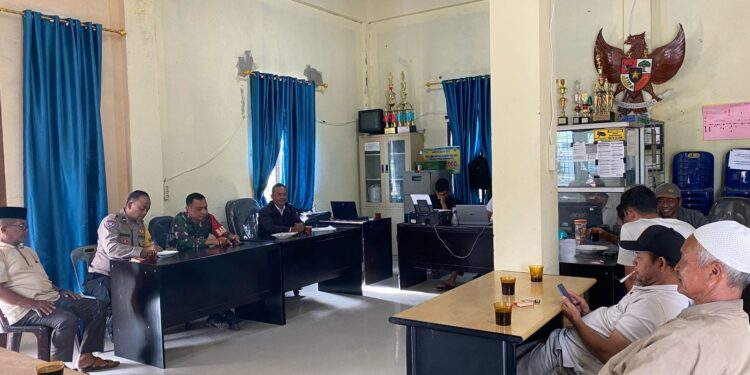 Babinsa koramil 02/bebesen ciptakan keakraban dengan warga binaan melalui komsos