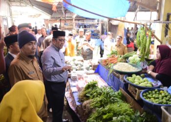 Bupati Haili Yoga Sampaikan Nota Pengantar Raqan P-APBK 2025 Di Sidang Paripurna DPRK 