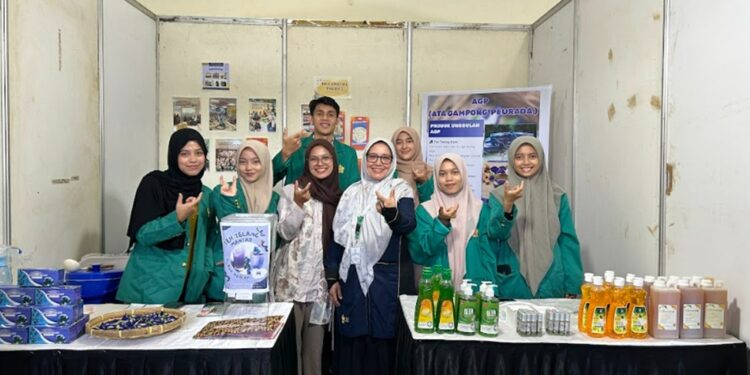 UKM Ata Gampong Peurada dan Produk Inovasi Binaan USK Pukau Pengunjung AIC 2025
