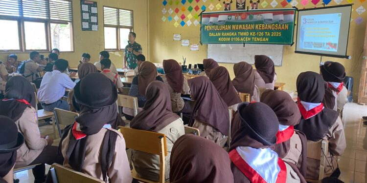 Peduli Masa Depan Generasi Muda, Anggota Satgas TMMD Ke 126 Berikan Wawasan Kebangsaan.