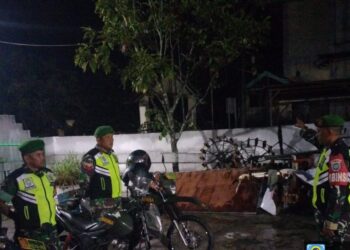 Babinsa koramil 02/Bebesen laksanakan patroli malam demi tercipta kedamaian dan kejahatan