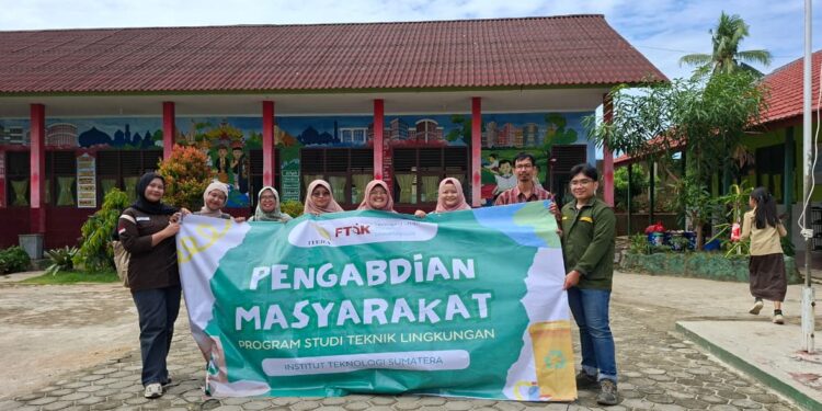 Dosen dan Mahasiswa Teknik Lingkungan ITERA Tanamkan Kepedulian Lingkungan Sejak Sekolah Dasar