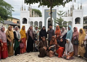 Majelis Taklim Peurada Salurkan Bantuan untuk Santri Dayah Babul Maghfirah