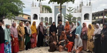 Majelis Taklim Peurada Salurkan Bantuan untuk Santri Dayah Babul Maghfirah